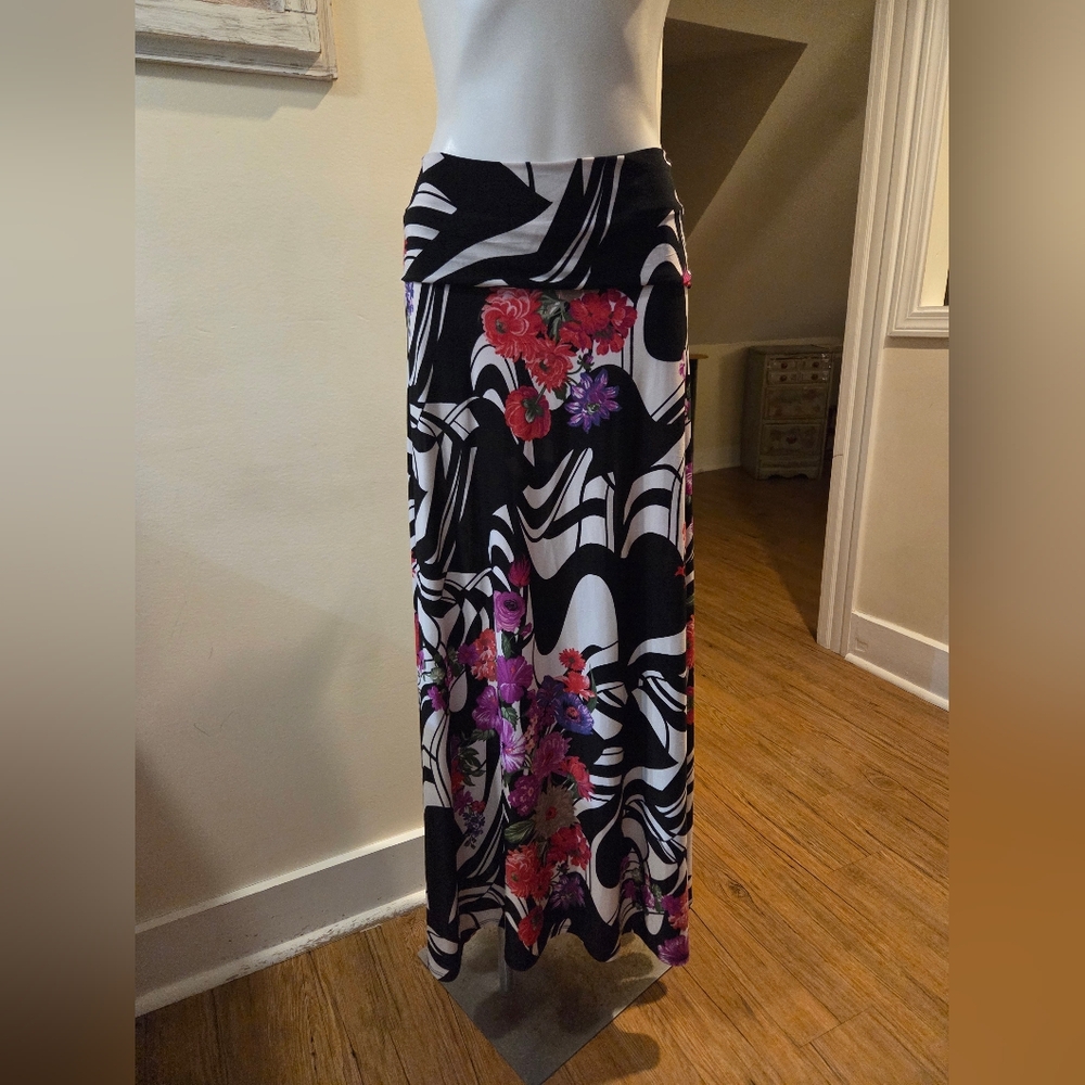 ♦️♦️♦️ SOLD ♦️♦️♦️Honey & Lace Floral Maxi Skirt